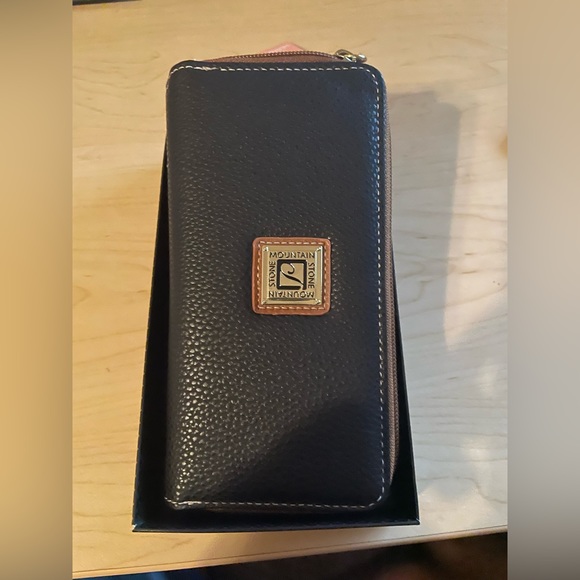 Brand New! Stone Mountain leather wallet - Picture 4 of 5